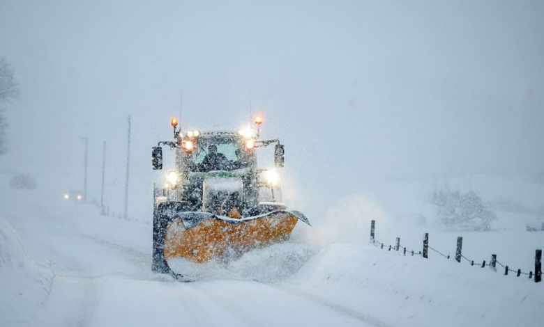 إلغاء 140 رحلة جوية في باريس بسبب الثلوج: التفاصيل والتحذيرات