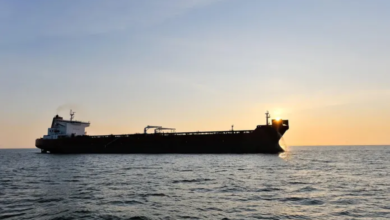 روسيا تحمي ناقلة نفط بغواصة في مواجهة أمريكا