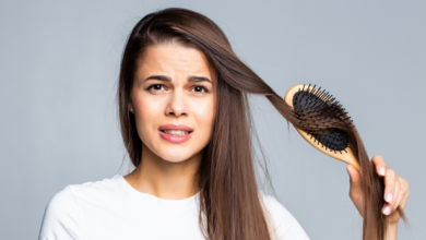أسباب تساقط الشعر وطرق العلاج: نصائح طبية شاملة