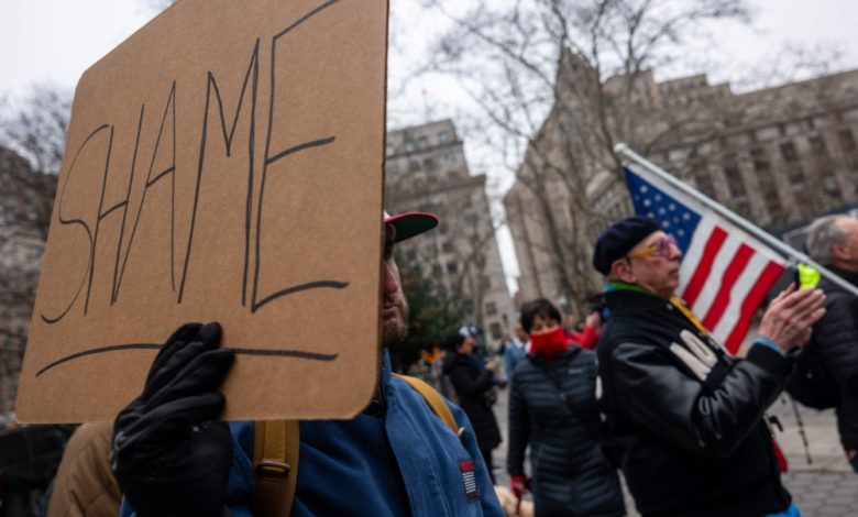 تظاهرات في أمريكا بعد مقتل امرأة برصاص الهجرة في مينيابوليس