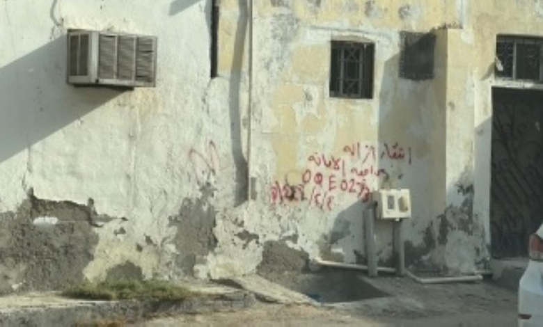 Services have begun to be disconnected from buildings in the Al-Ruwaiss neighborhood of Jeddah in preparation for demolition