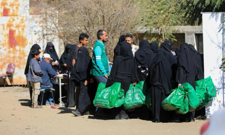 King Salman Center distributes winter clothing vouchers in Taiz, Yemen