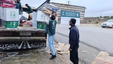 مركز الملك سلمان يوزع مساعدات غذائية في حلب وحضرموت