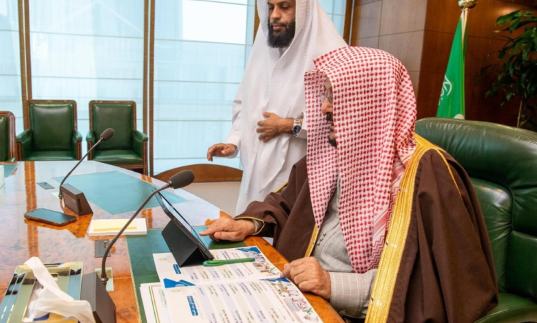 وزير الشؤون الإسلامية يطلق المرحلة الثانية لتوعية المعتمرين