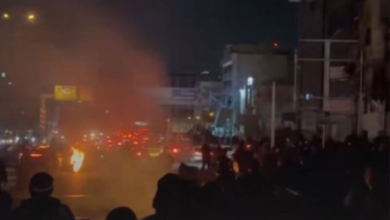 خامنئي يحذر أمريكا ويشيد بمسيرات التأييد في إيران