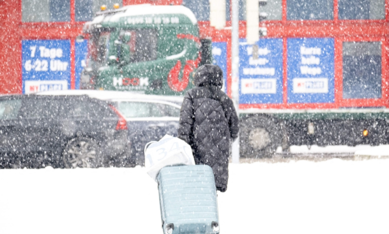 الأمطار المتجمدة تعطل مطارات وسط أوروبا والنقل