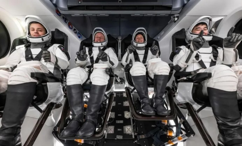 عودة طاقم محطة الفضاء الدولية مبكراً في سابقة تاريخية