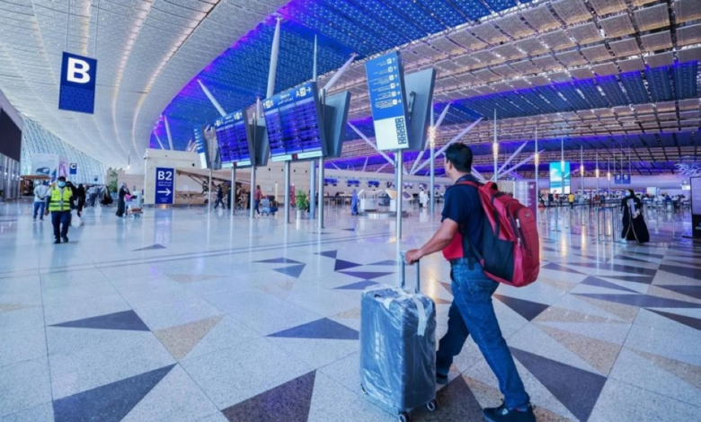 مطار الملك عبدالعزيز يُفعل الإقلاع المتقاطع: 6 مميزات تشغيلية