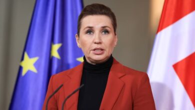 خلاف الدنمارك وأمريكا حول جرينلاند: تصعيد عسكري وأطماع استراتيجية