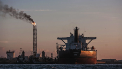 أمريكا تبيع أول شحنة نفط فنزويلي بعد اعتقال مادورو