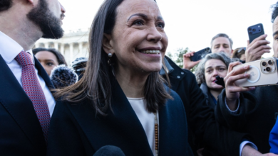 ترامب يتسلم ميدالية نوبل من ماتشادو: تفاصيل اللقاء والتعليق