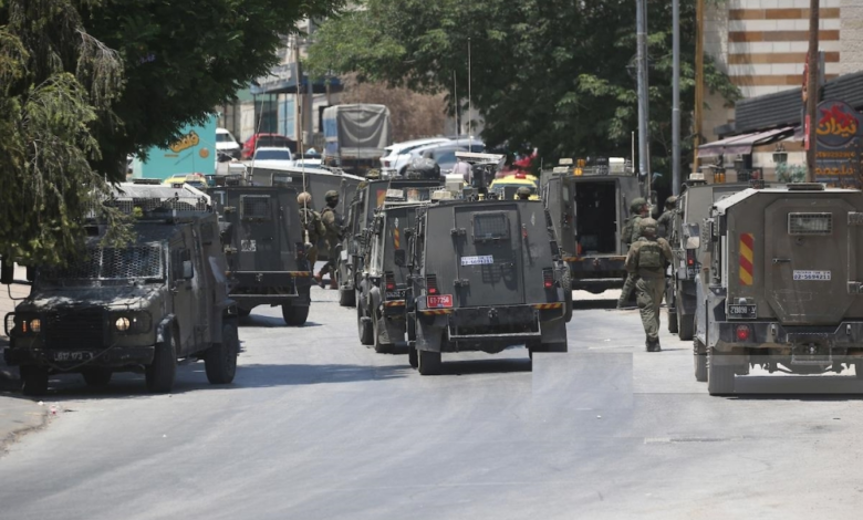 اعتقالات إسرائيلية بالضفة واعتداءات للمستوطنين في رام الله ونابلس