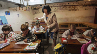 الضربات الروسية تغلق مدارس كييف والكرملين يحذر من ضياع فرص التفاوض