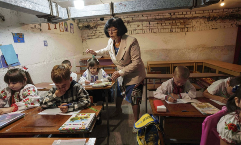 الضربات الروسية تغلق مدارس كييف والكرملين يحذر من ضياع فرص التفاوض