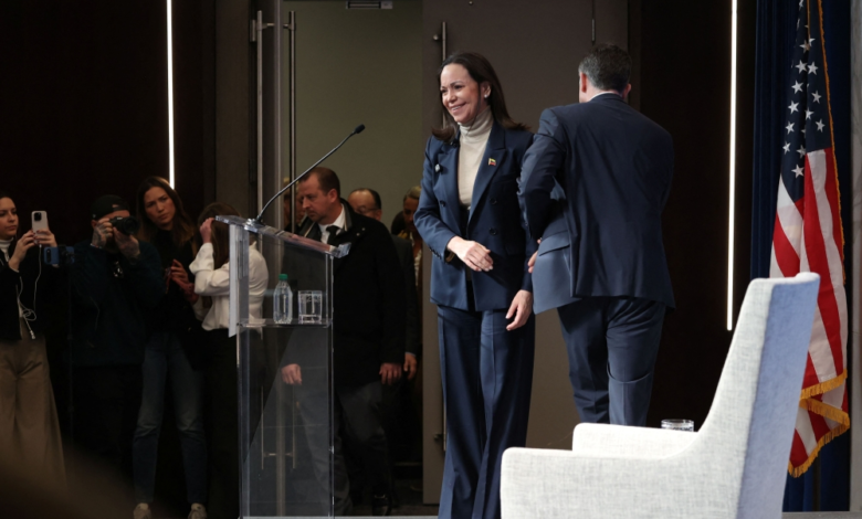 لجنة نوبل تعلق على إهداء ماتشادو ميداليتها لترامب