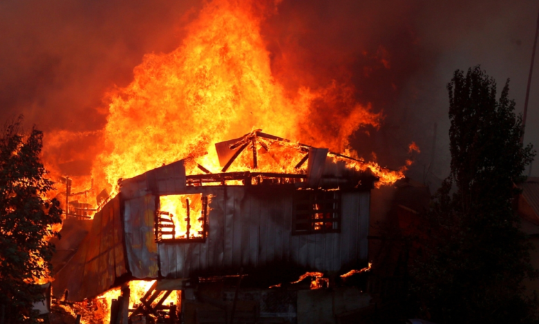 حرائق تشيلي تجبر 20 ألفاً على النزوح وإعلان حالة الكارثة