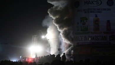 ارتفاع ضحايا حريق كراتشي إلى 21 قتيلاً والبحث عن مفقودين