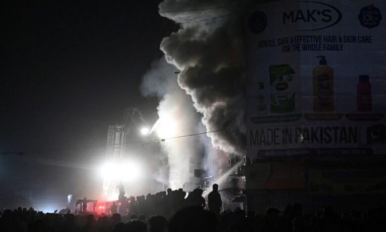 السعودية تعزي باكستان في ضحايا حريق كراتشي