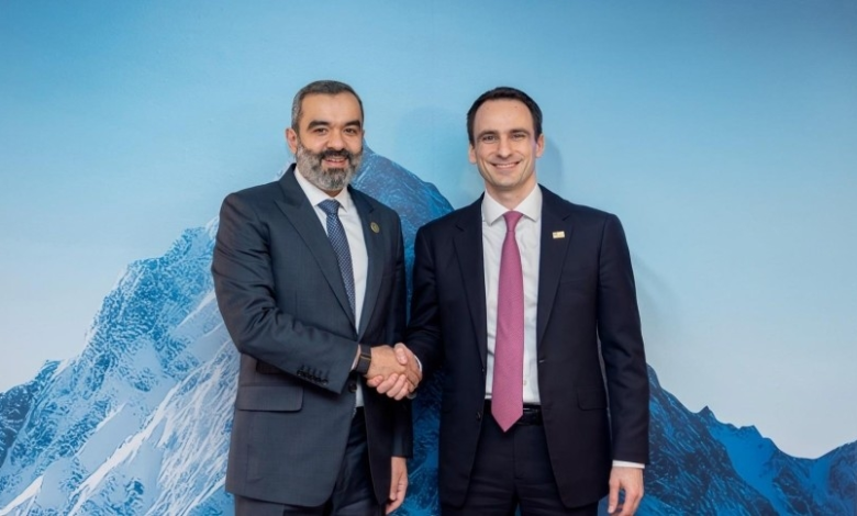 السواحه يبحث في دافوس التعاون السعودي الأمريكي بالذكاء الاصطناعي