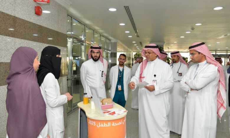 أضرار الشاشات على الأطفال: سمنة واضطرابات نوم ونصائح وقائية