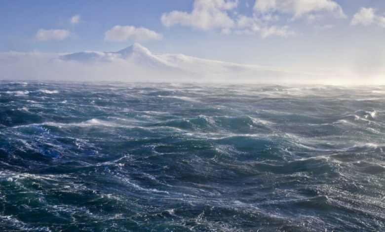 ارتفاع حرارة المحيطات لمستويات قياسية: تحذيرات ومخاطر مناخية