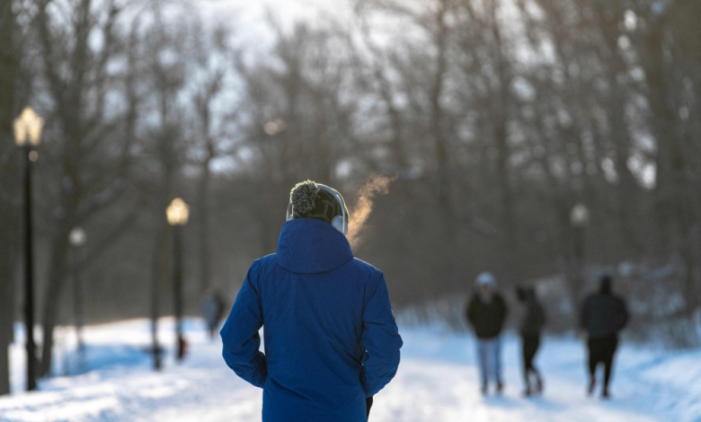 عاصفة شتوية تضرب أمريكا: إلغاء 8 آلاف رحلة وتحذيرات للملايين