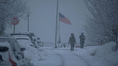 Power outages and flight cancellations in America due to a winter storm