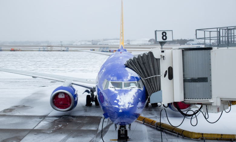 عاصفة شتوية في أمريكا تقطع الكهرباء عن 700 ألف منزل