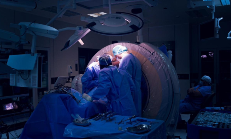 مكة المكرمة: إنقاذ 260 مريضاً بتدخلات دماغية دقيقة في 2025