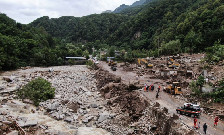 ارتفاع ضحايا انهيار التربة في إندونيسيا إلى 17 قتيلاً