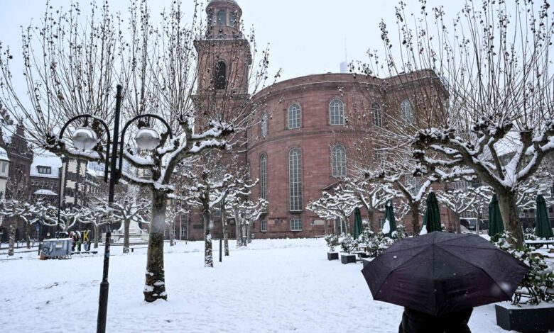 ثلوج ألمانيا تعطل النقل: إلغاء رحلات قطارات وحوادث بسبب الجليد