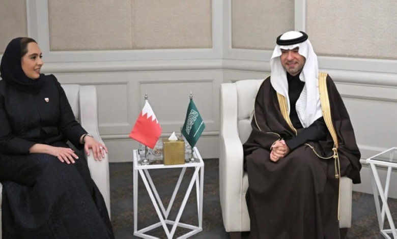 وزير البلديات والإسكان يلتقي وزيرة الإسكان البحرينية في الرياض