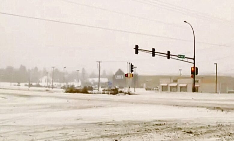 إغلاق سفارة المملكة في أمريكا بسبب العاصفة الثلجية وأرقام الطوارئ