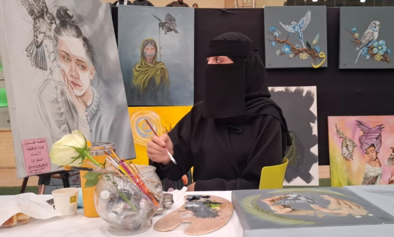 فاطمة الفوز: سريالية بصرية توثق هوية الأحساء وتدعم المواهب