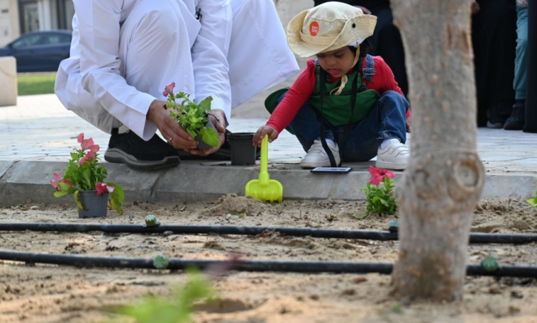 بلدية الظهران تزرع 155 ألف زهرة لتعزيز جودة الحياة والمشهد الحضري