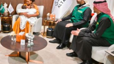 وصول التوأم التنزاني لايتيينس ولوفنس إلى الرياض لفصلهما