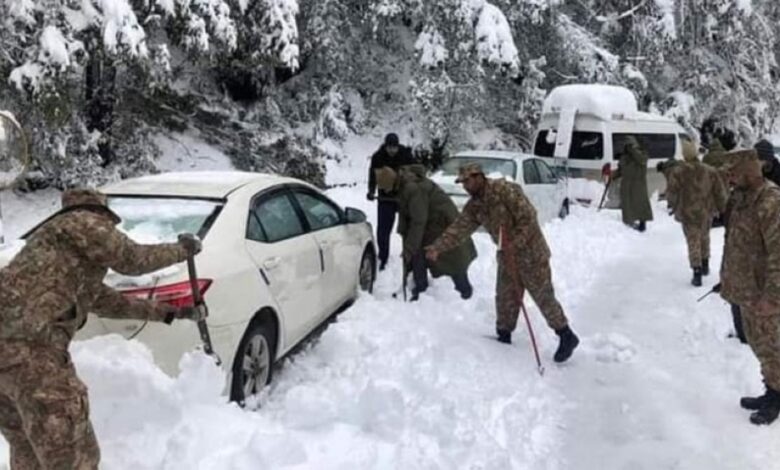 الجيش الباكستاني يطلق عمليات إغاثة واسعة لإنقاذ العالقين