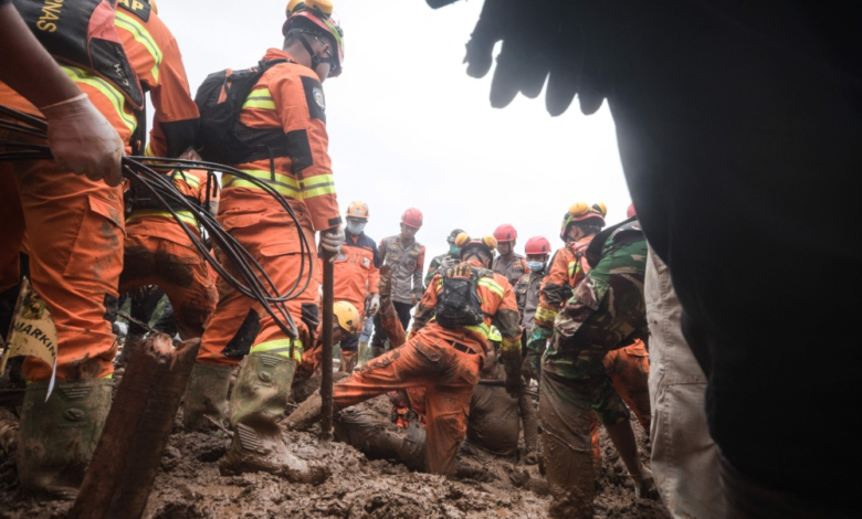 ارتفاع وفيات انهيار أرضي في إندونيسيا إلى 50 بجاوة الغربية