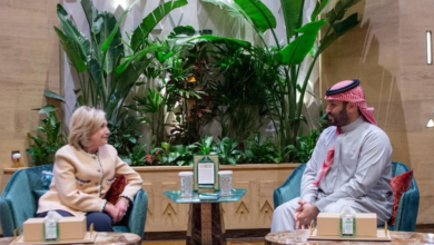 ولي العهد يستقبل هيلاري كلينتون في الرياض.. تفاصيل اللقاء
