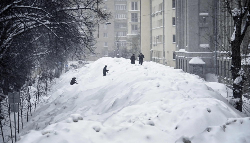 تراكم الثلوج في شوارع موسكو