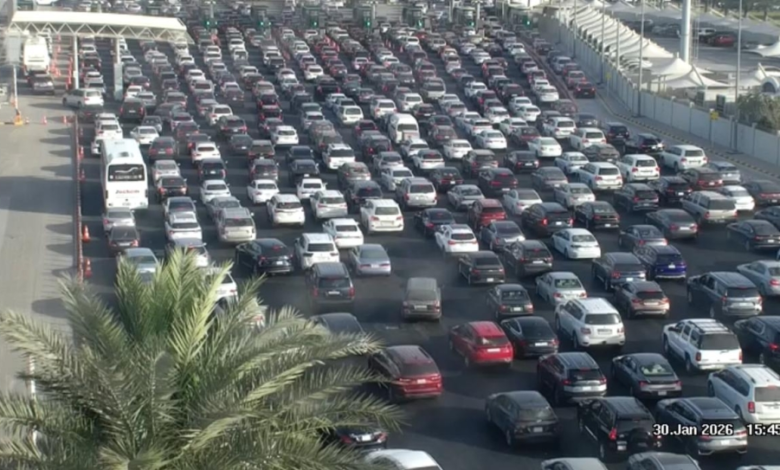 King Fahd Causeway traffic jam increases crossing time to 44 minutes; solutions via Nafath