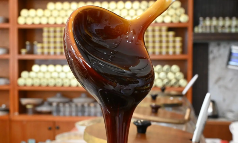 العسل والحنيذ في عسير: ثنائية الكرم وتراث الهوية الغذائية