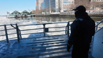 عاصفة ثلجية في أمريكا: حادث قطار وإلغاء رحلات جوية واسعة