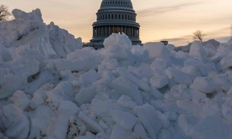عاصفة شتوية تضرب أمريكا وتلغي 2100 رحلة جوية