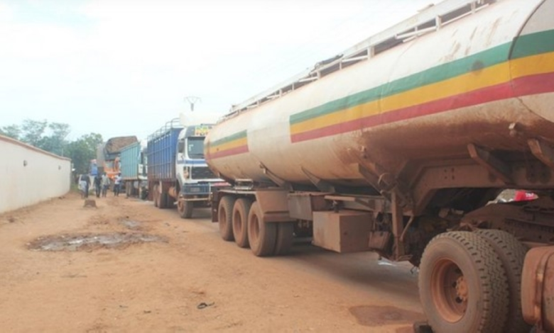 مقتل 15 سائقاً بهجوم على صهاريج وقود في مالي