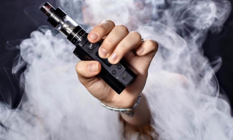 مخاطر السجائر الإلكترونية: دراسة فرنسية تحذر من تلف الحمض النووي