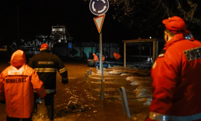 فيضانات البرتغال: إنذار أحمر وإجلاء للسكان بسبب العاصفة ليوناردو
