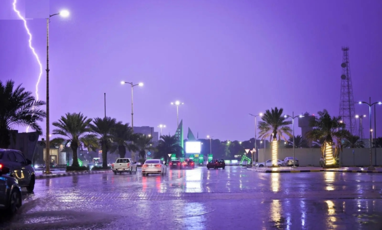 طقس السعودية اليوم: أمطار رعدية وسيول على 12 منطقة