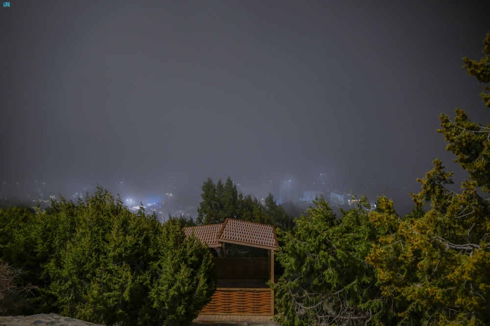 Clouds are a visual delight that characterizes winter in Al-Baha - SPA