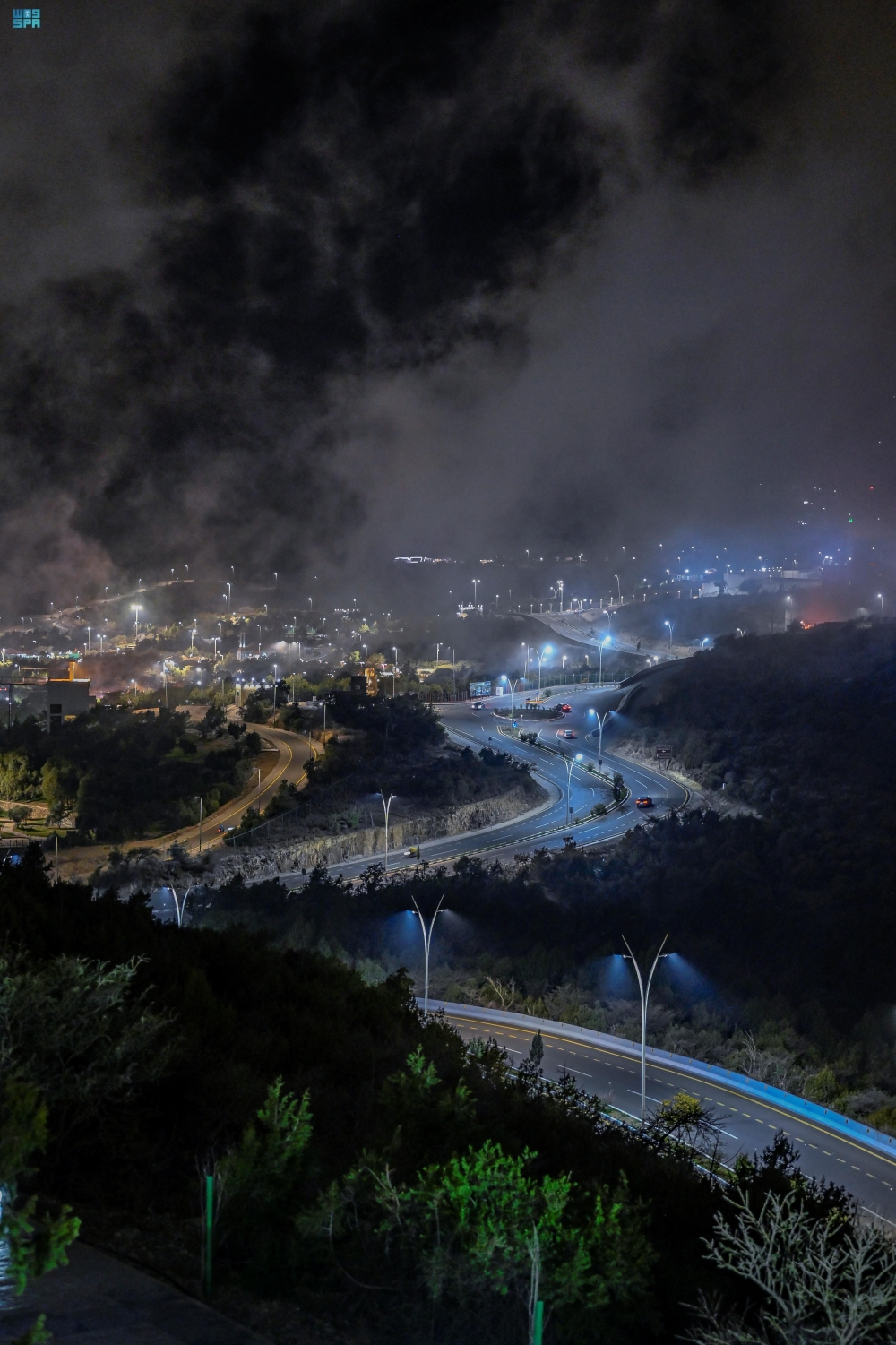 Clouds are a visual delight that characterizes winter in Al-Baha - SPA